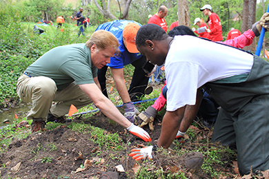 Rutherford participating in the All Associates Day at Lindsay Street Park in Atlanta. Photo by Whitney Flanagan.