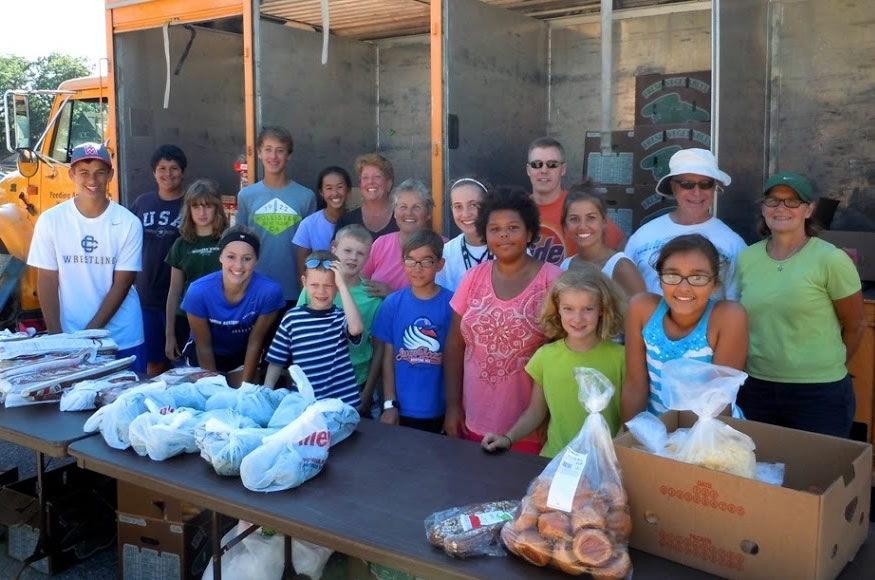 St. Thomas volunteers. Photo courtesy of Feeding America Tampa Bay.